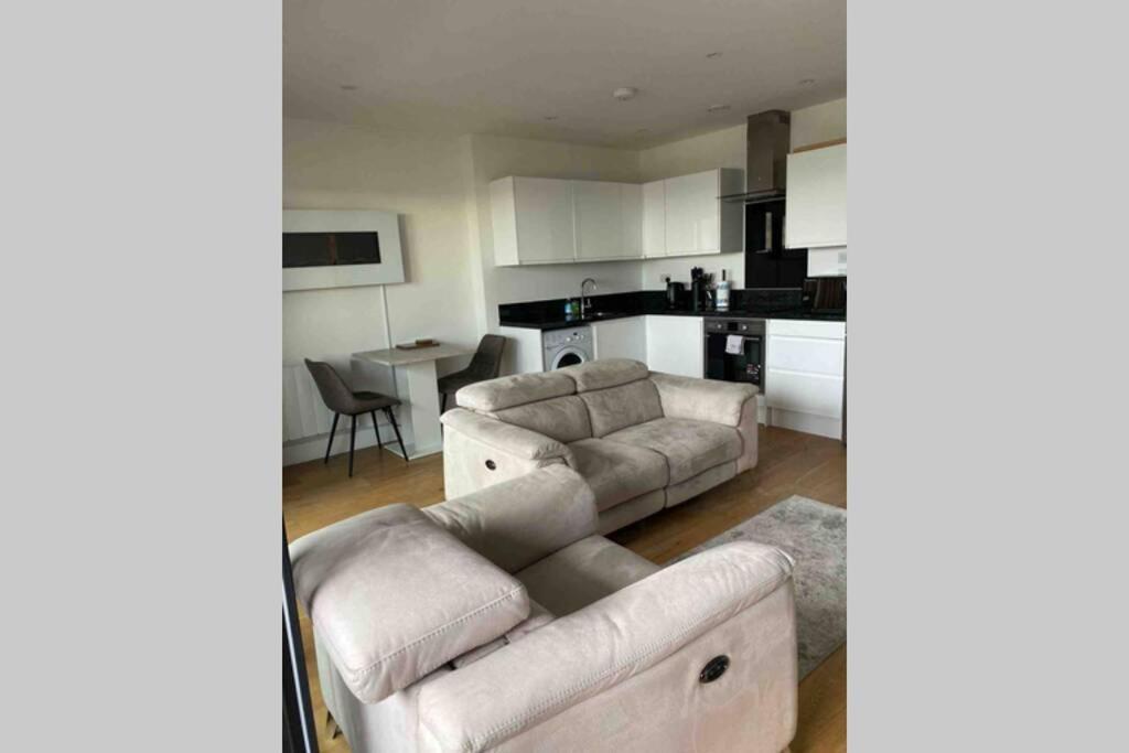 Luxury 1 Bedroom Apartment With Netflix & Parking بورهاموود المظهر الخارجي الصورة