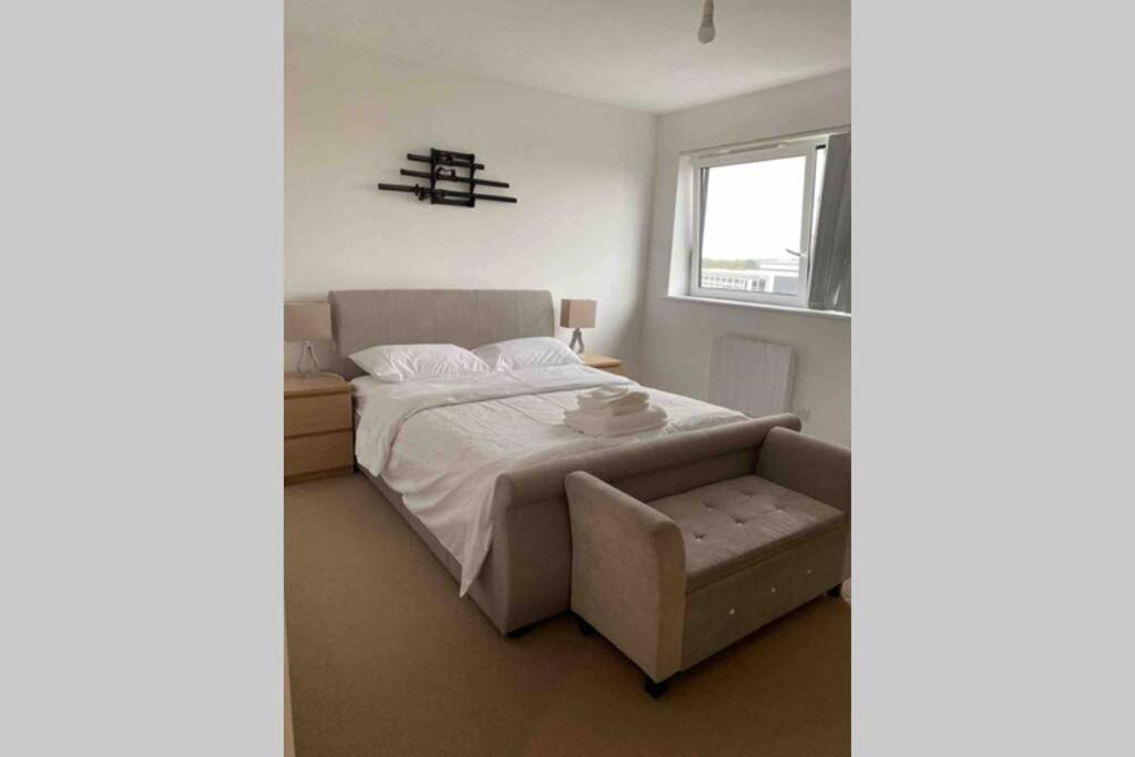 Luxury 1 Bedroom Apartment With Netflix & Parking بورهاموود المظهر الخارجي الصورة